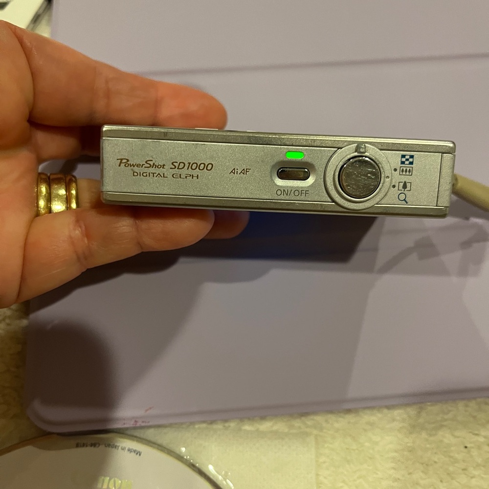 Canon PowerShot SD1000 7.1MP Digital Elph Camera with 3x Optical Zoom - Picture 5 of 12